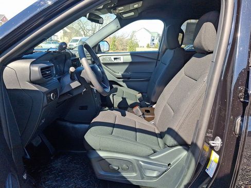 New 2025 Ford Explorer Base image 9