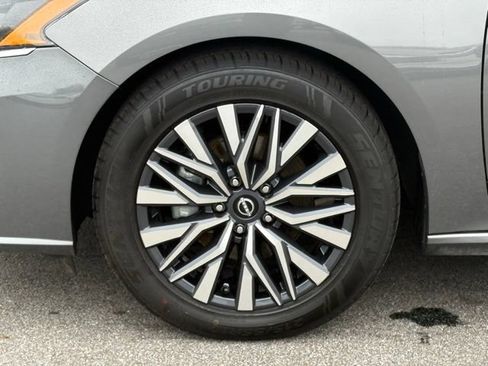 Used 2025 Nissan Altima 2.5 SV FWD image 26