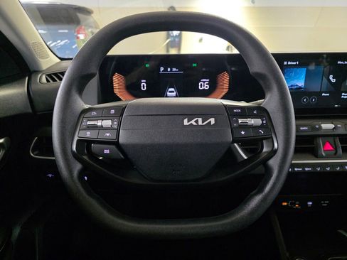 Used 2025 Kia K4 LXS image 29