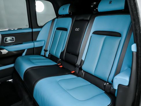 Used 2023 Rolls-Royce Cullinan Black Badge w/ Driver's Package image 25