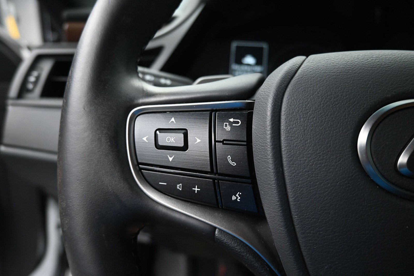 Used 2025 Lexus ES 350 w/ Premium Package FWD image 19