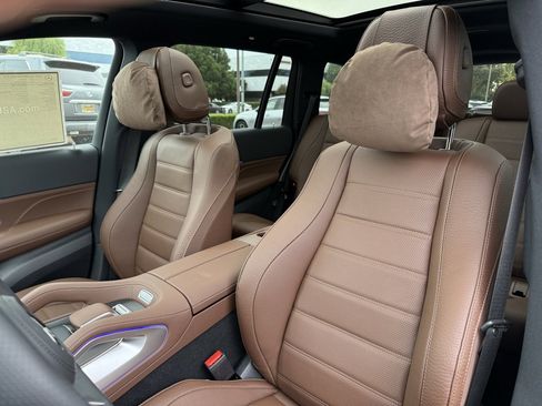 New 2026 Mercedes-Benz GLS 580 4MATIC image 13
