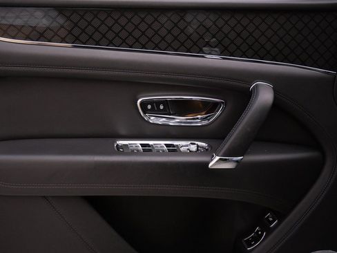 Used 2020 Bentley Bentayga image 14