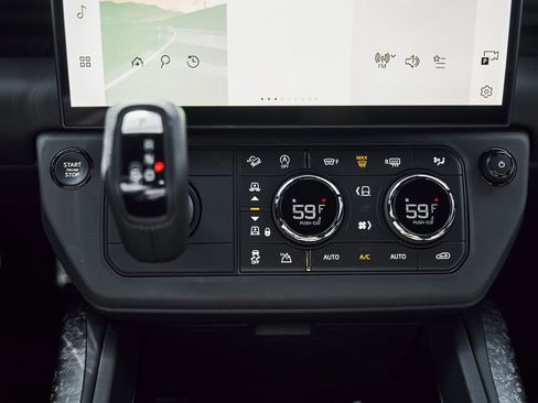 Used 2026 Land Rover Defender 110 OCTA AWD/4WD image 59