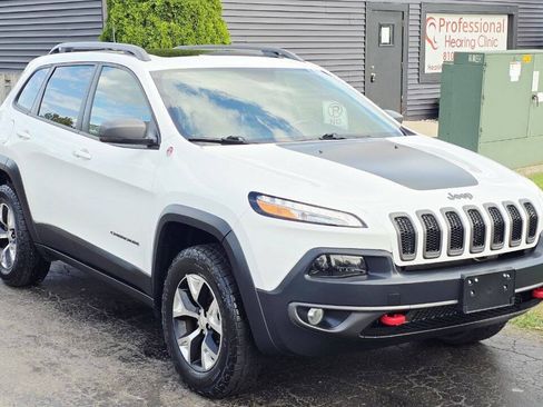 Used 2018 Jeep Cherokee Trailhawk AWD/4WD image 8