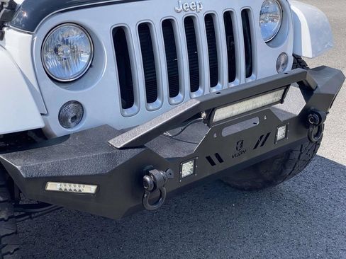 Used 2016 Jeep Wrangler Unlimited Sahara w/ Connectivity Group AWD/4WD image 52