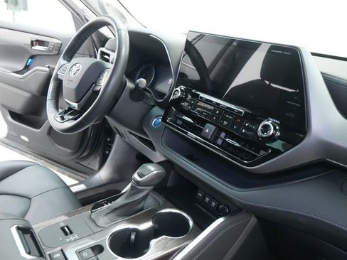 Used 2021 Toyota Highlander Limited image 30