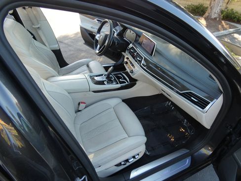 Used 2016 BMW 750i xDrive image 21