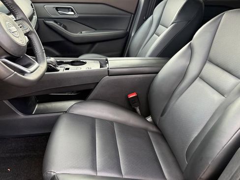 Used 2021 Nissan Rogue SV w/ Premium Package FWD image 12