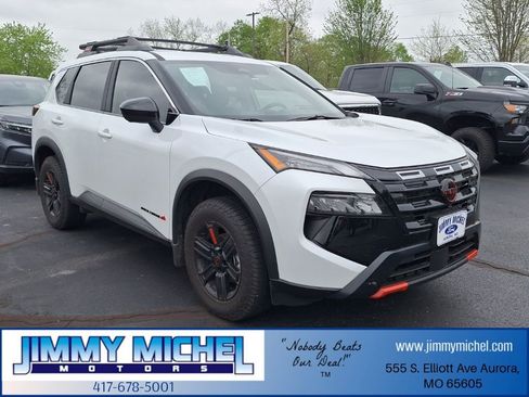 Used 2025 Nissan Rogue SV image 1