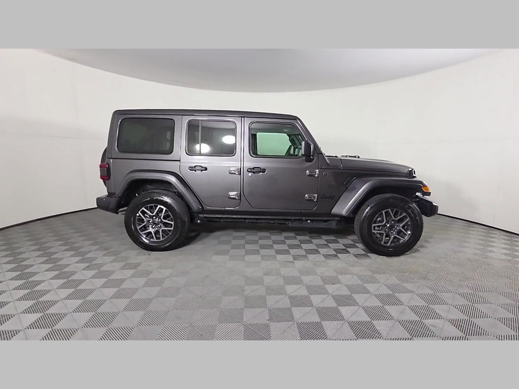 Used 2026 Jeep Wrangler Unlimited Sahara AWD/4WD image 37