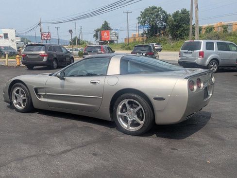 Used 2001 Chevrolet Corvette Coupe w/ Preferred Equipment Group1 image 14