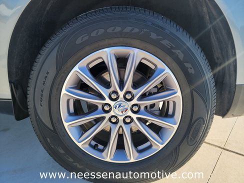 Used 2023 Buick Enclave Essence image 32