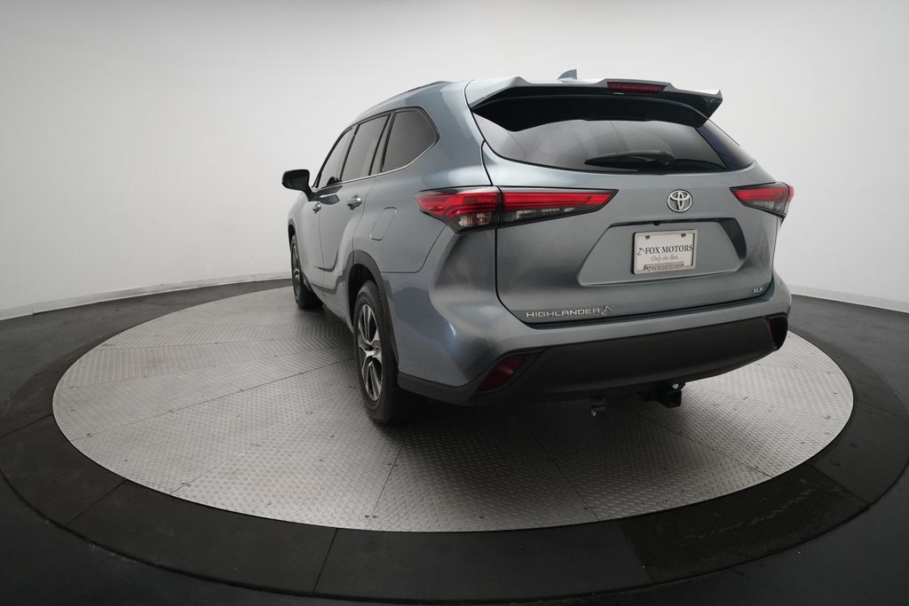 Used 2020 Toyota Highlander XLE FWD image 35