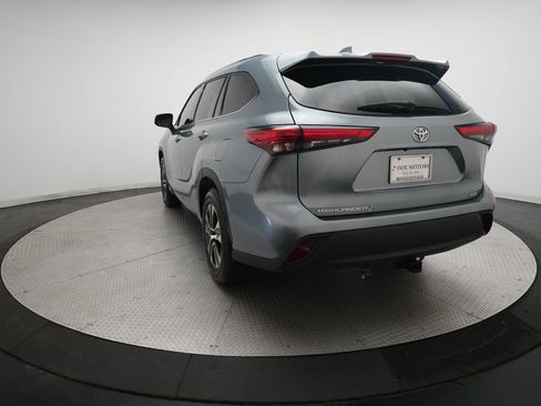 Used 2020 Toyota Highlander XLE FWD image 35