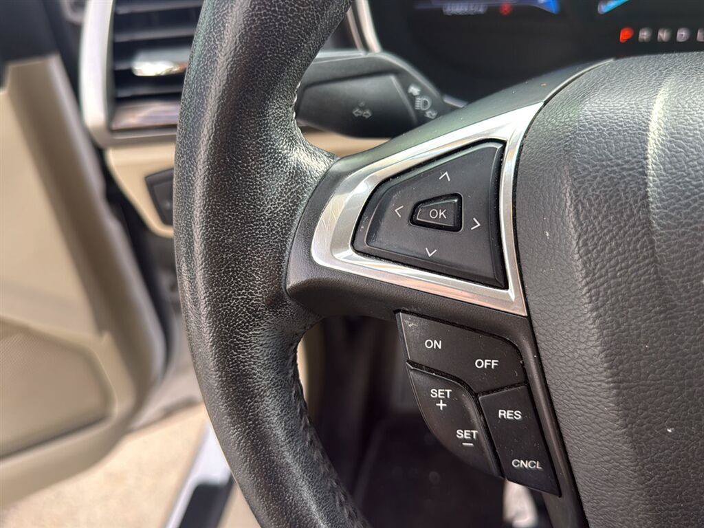 Used 2014 Ford Fusion SE w/ Equipment Group 502A FWD image 10