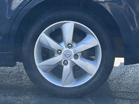 Used 2012 Nissan Versa Hatchback w/ SL Navigation Pkg FWD image 29