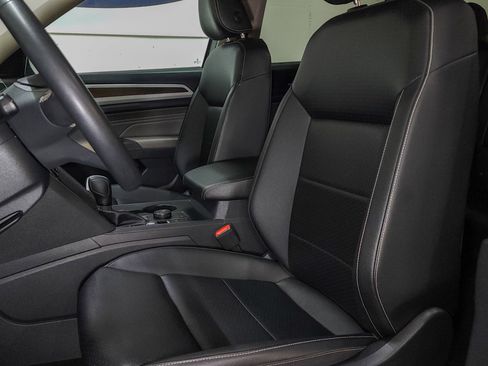 Used 2021 Volkswagen Atlas SE image 44