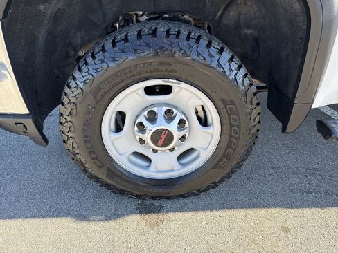 Used 2023 GMC Sierra 2500 Pro w/ Convenience Package image 9