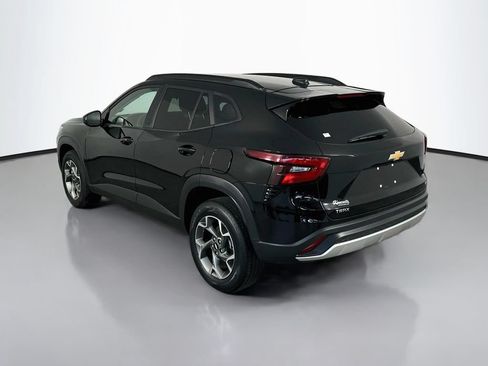 Used 2025 Chevrolet Trax LT w/ LT Convenience Package FWD image 5