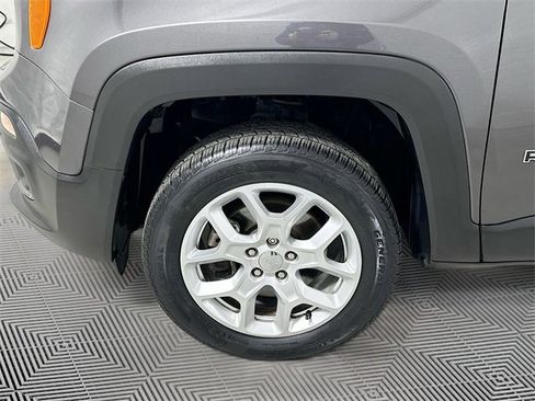 Used 2018 Jeep Renegade Latitude image 29