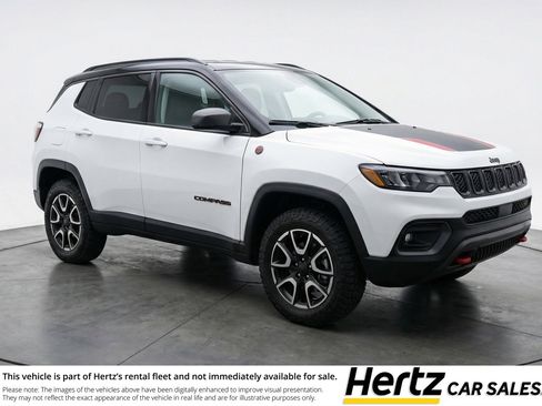 Used 2025 Jeep Compass Trailhawk image 1