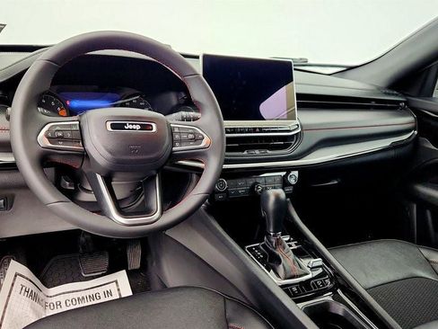 Used 2023 Jeep Compass Trailhawk image 12