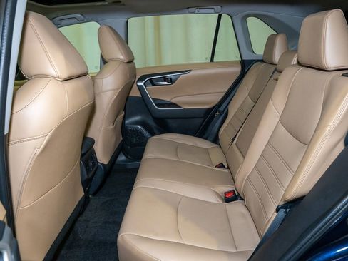 Used 2023 Toyota RAV4 XLE Premium image 8