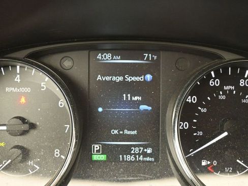 Used 2017 Nissan Rogue SV w/ SV Family Package image 17