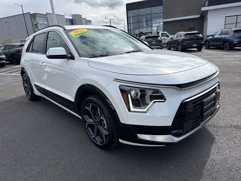Certified 2023 Kia Niro EX Touring image 3