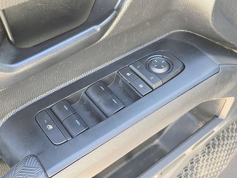 Used 2025 Toyota Tacoma SR AWD/4WD image 19