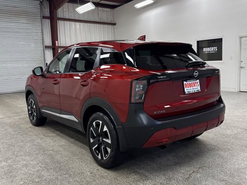 Used 2025 Nissan Kicks SV image 15