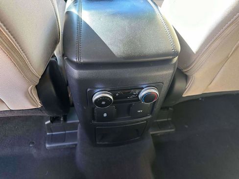 Used 2023 Ford Explorer XLT AWD/4WD image 12
