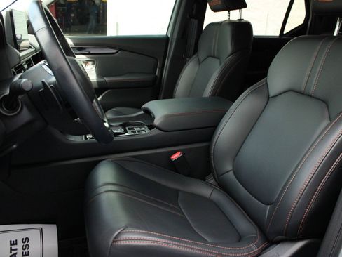 Used 2025 Honda Pilot TrailSport image 17