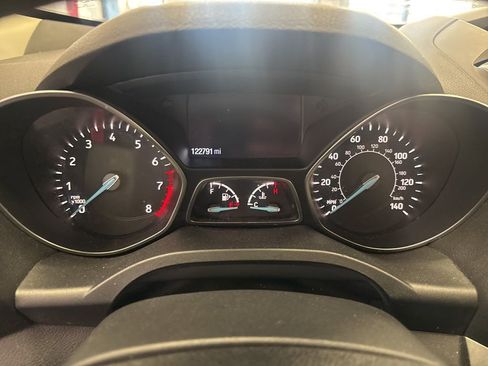 Used 2017 Ford Escape SE image 3