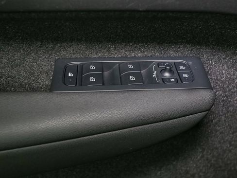 Used 2025 Volvo XC40 B5 Core image 37