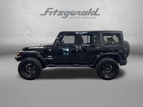 Used 2013 Jeep Wrangler Unlimited Sahara w/ Connectivity Group AWD/4WD image 2