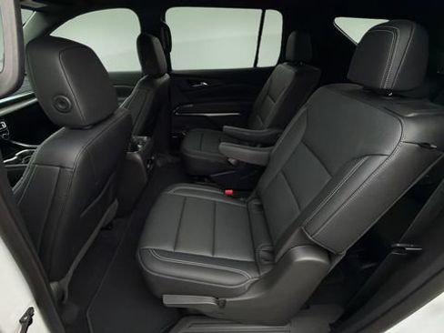 Used 2025 Chevrolet Traverse LT w/ Enhanced Driving Package FWD image 19