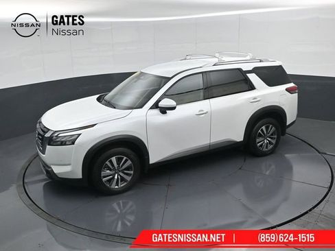 Used 2025 Nissan Pathfinder SL AWD/4WD image 51