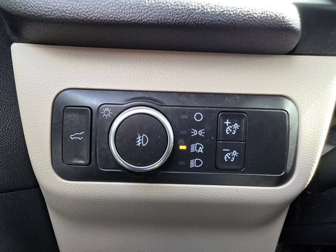 Used 2020 Ford Escape Titanium AWD/4WD image 32