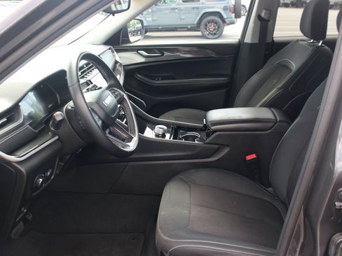 Used 2022 Jeep Grand Cherokee L Laredo w/ Luxury Tech Group I AWD/4WD image 15