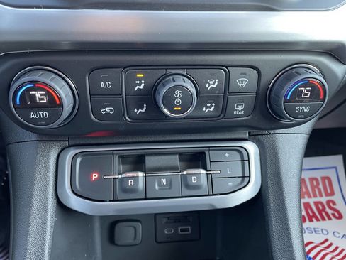 Used 2023 GMC Acadia SLT w/ Preferred Package image 27