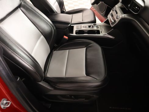 Used 2022 Ford Explorer XLT w/ Equipment Group 202A image 15