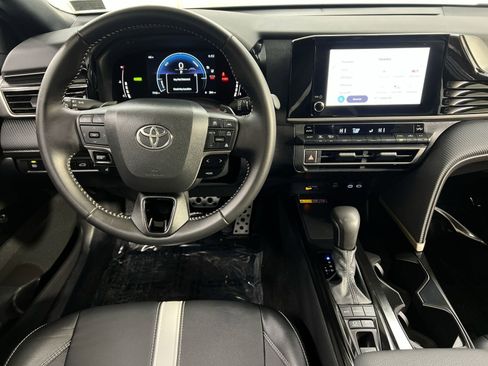 Used 2025 Toyota Camry SE image 27