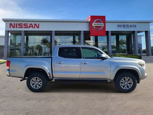 Used 2017 Toyota Tacoma SR5 RWD image 3