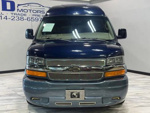 Used 2017 Chevrolet Express 2500 image 3