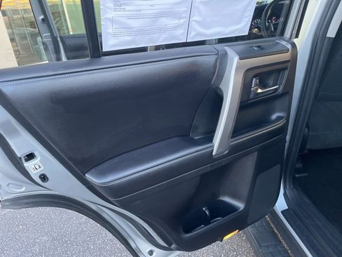 Used 2016 Toyota 4Runner SR5 image 11