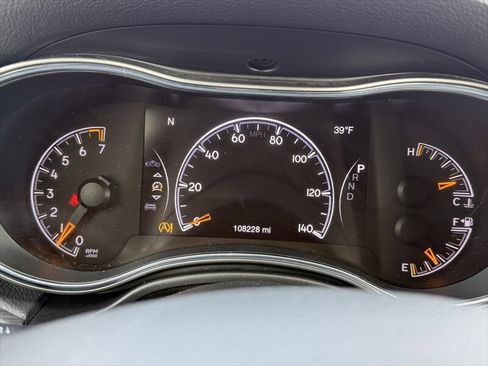 Used 2019 Jeep Grand Cherokee Laredo AWD/4WD image 13