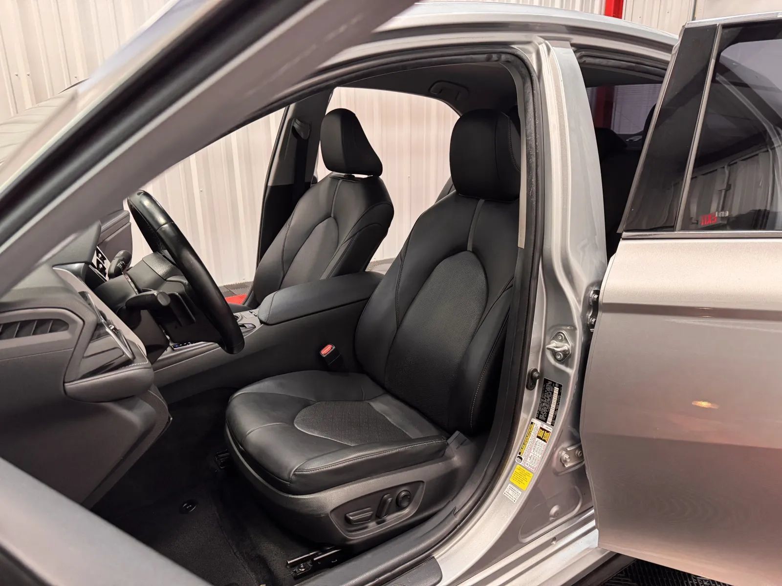 Used 2022 Toyota Camry XSE FWD image 33