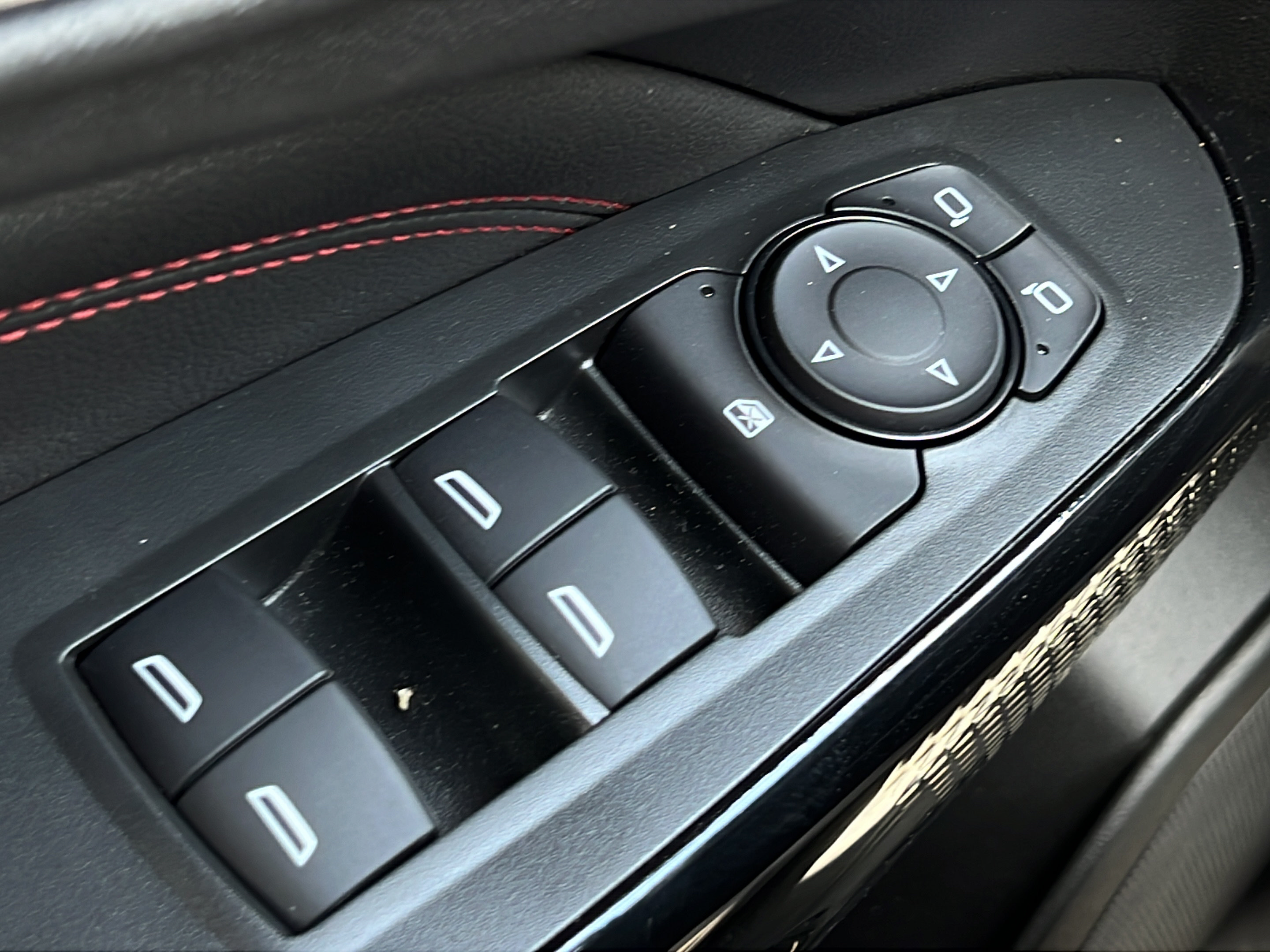 Used 2026 Chevrolet Trax RS w/ Sunroof Package FWD image 18